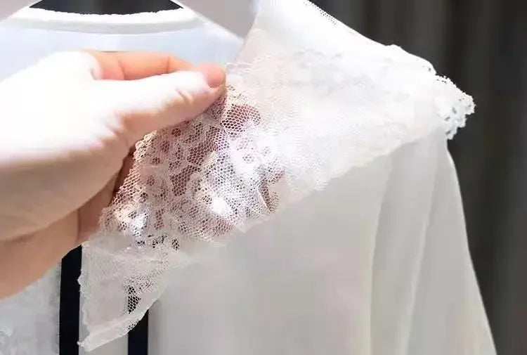 Camisaria Branca e Salopete Jeans