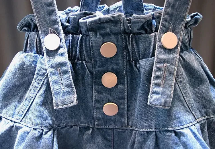 Camisaria Branca e Salopete Jeans
