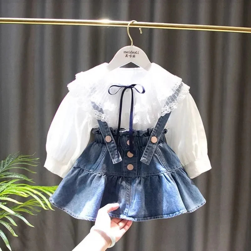 Camisaria Branca e Salopete Jeans