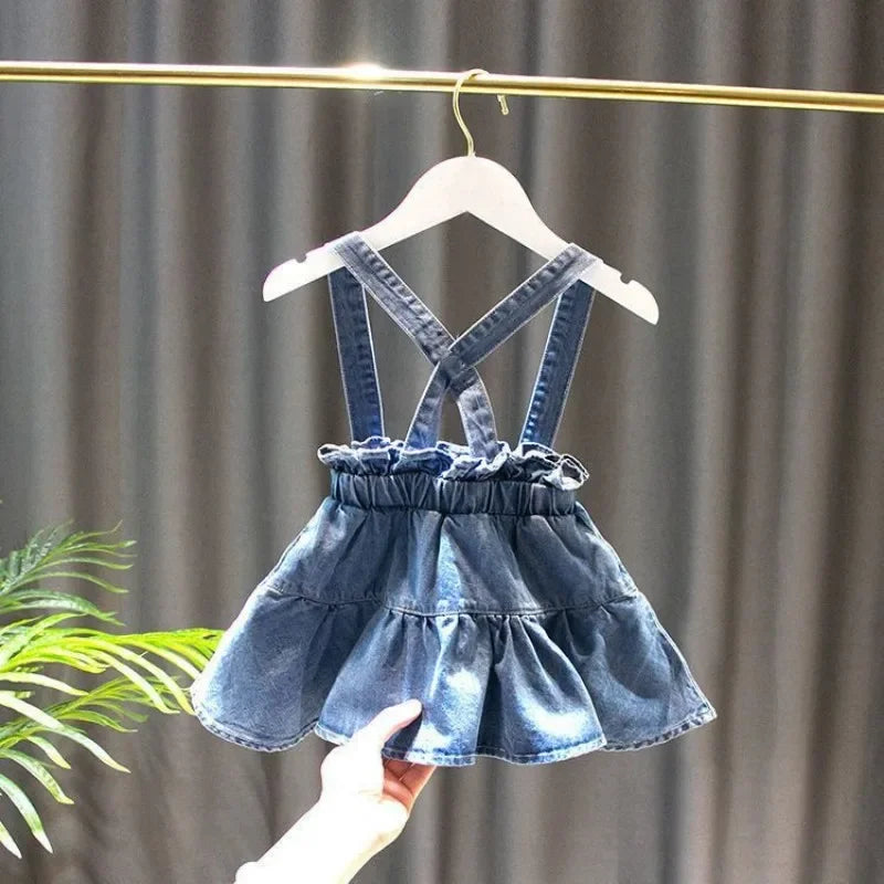 Camisaria Branca e Salopete Jeans