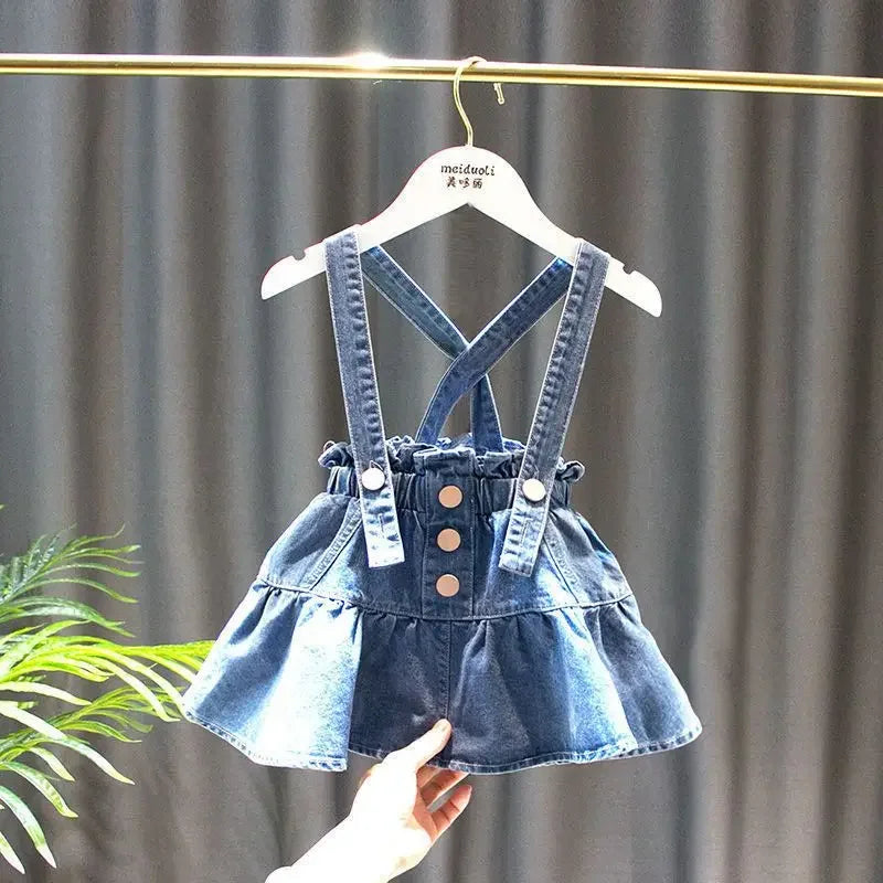 Camisaria Branca e Salopete Jeans