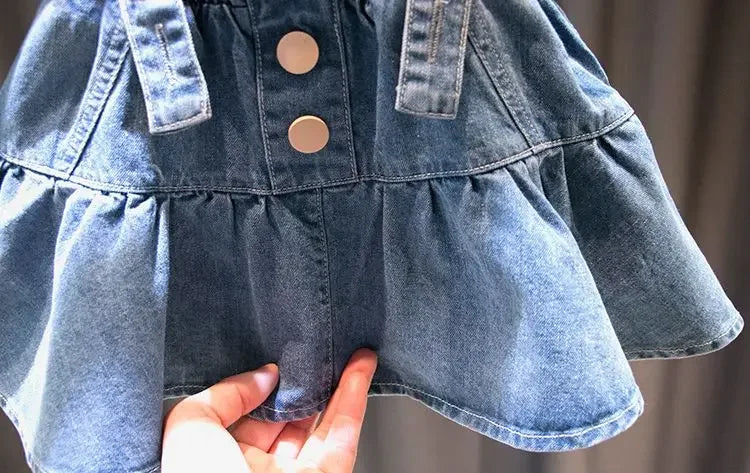 Camisaria Branca e Salopete Jeans