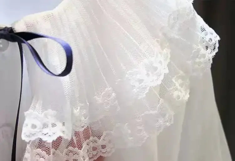 Camisaria Branca e Salopete Jeans